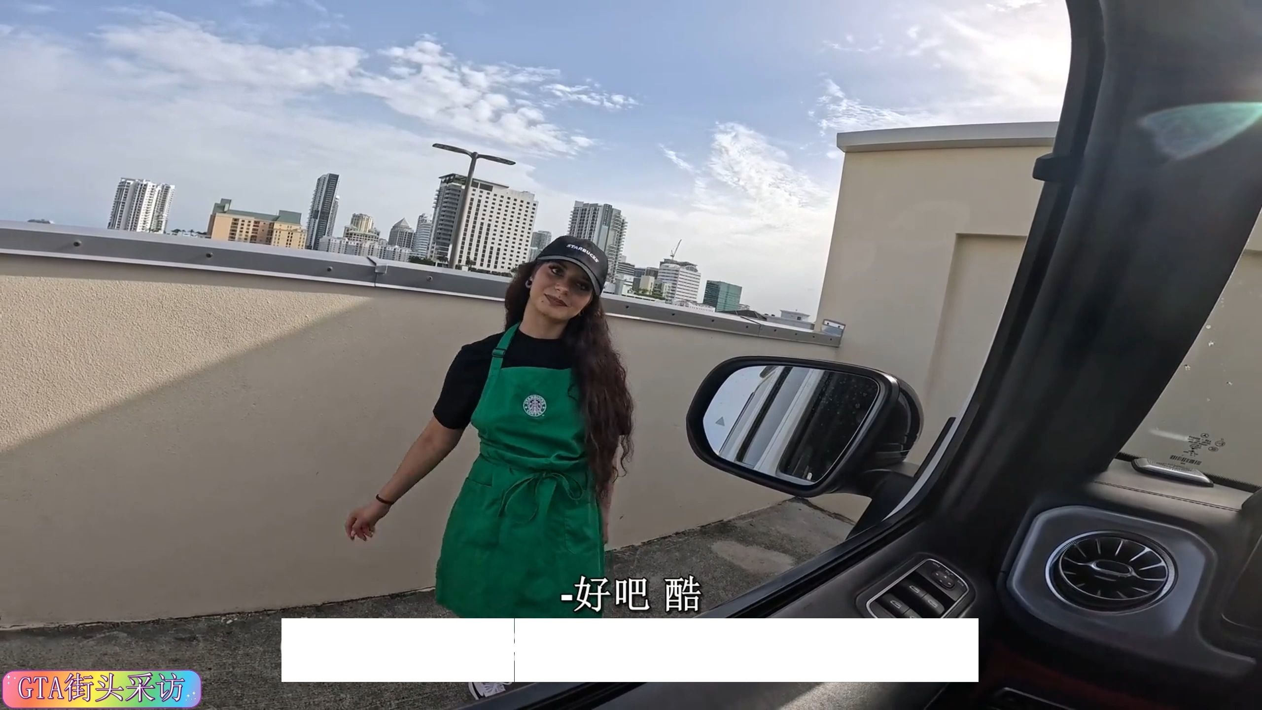 捷克街头-棕色丸子头的小屁股运动装模特